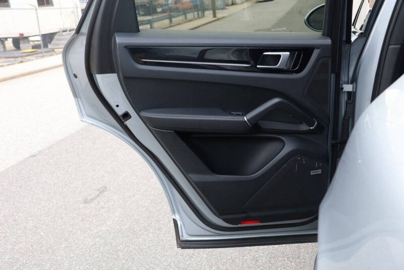 2020 Porsche Cayenne S Coupe