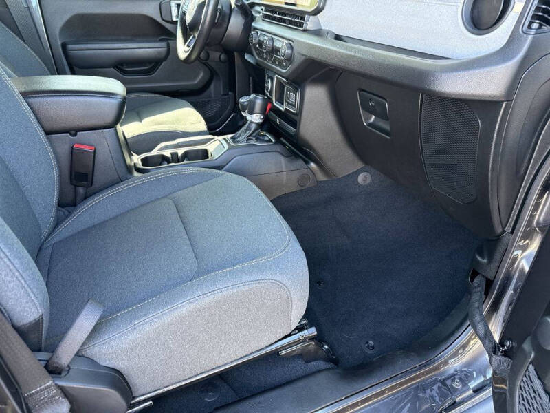 2024 Jeep Gladiator Sport