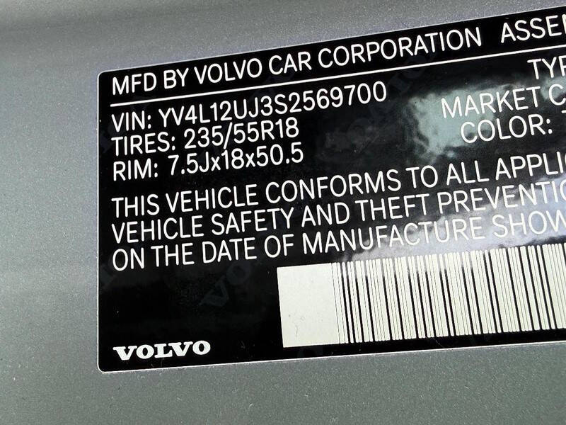 2025 Volvo XC40 B5 Core Bright Theme