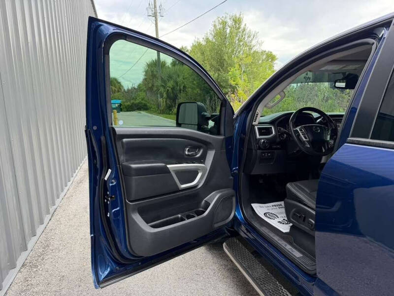2017 Nissan Titan SV