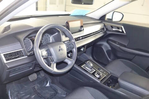 2024 Mitsubishi Outlander ES