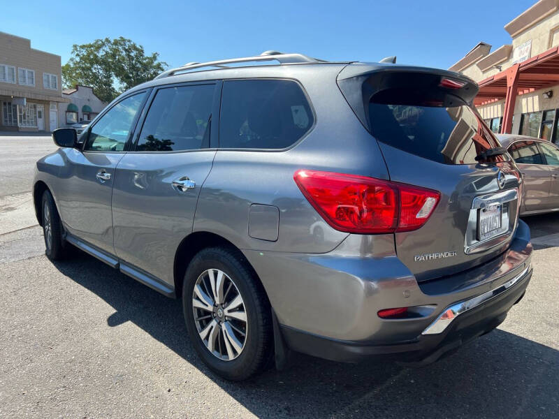 2020 Nissan Pathfinder S photo 9