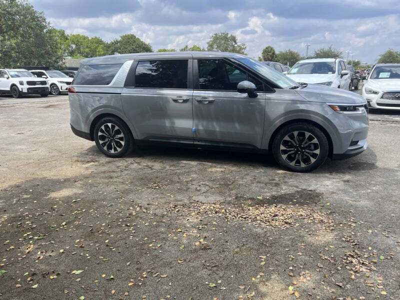 2024 Kia Carnival EX