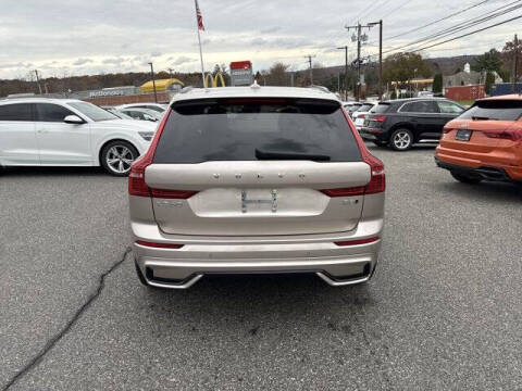 2025 Volvo XC60 B5 Core Dark Theme