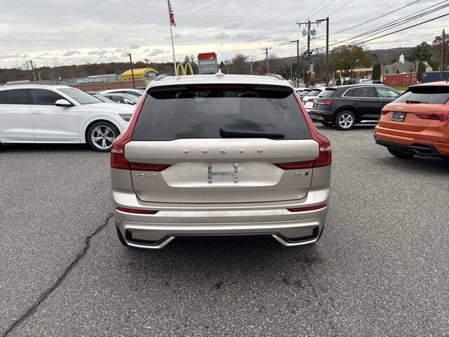 2025 Volvo XC60 B5 Core Dark Theme