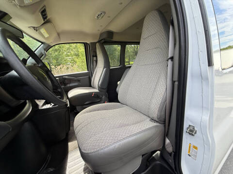 2025 Chevrolet Express LT 3500