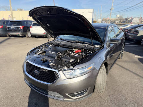 2016 Ford Taurus SHO