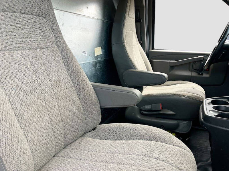 2023 Chevrolet Express 2500
