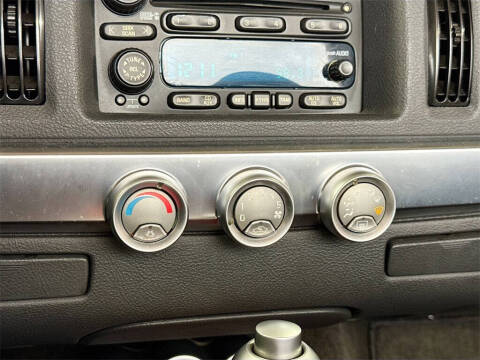 2004 Chevrolet SSR LS