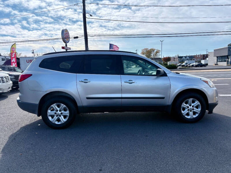 2011 Chevrolet Traverse LS
