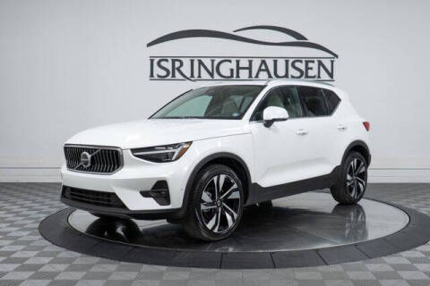 2025 Volvo XC40 B5 Plus Bright Theme