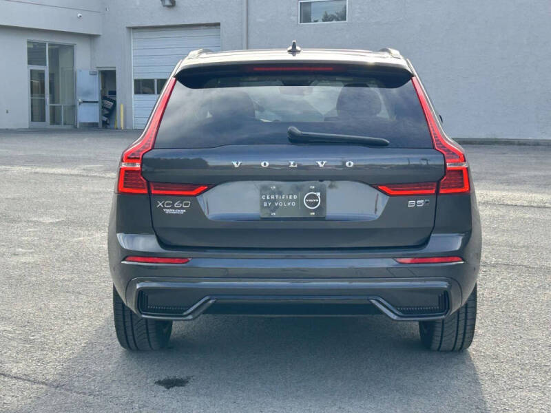 2023 Volvo XC60 B5 Plus Dark Theme