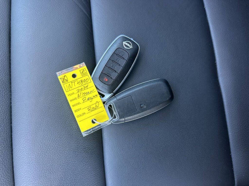 2024 Nissan Rogue SL