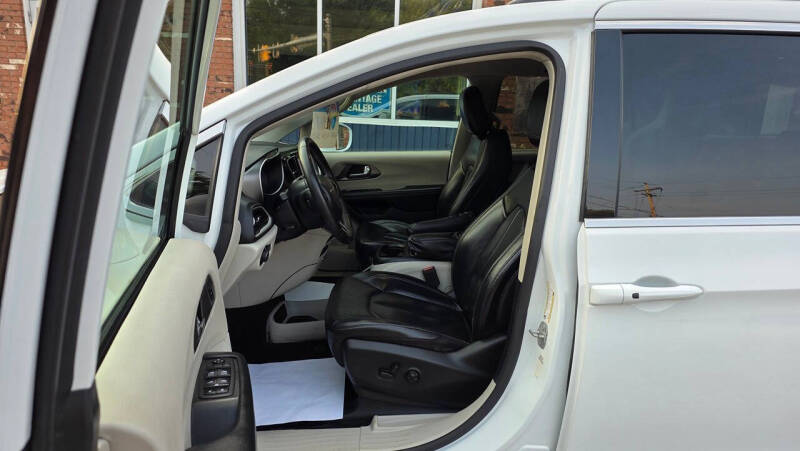 2022 Chrysler Pacifica Touring L