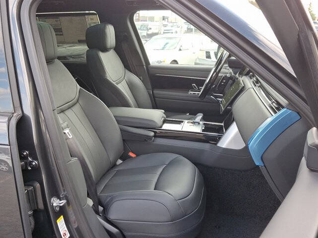 2025 Land Rover Range Rover P530 SE LWB