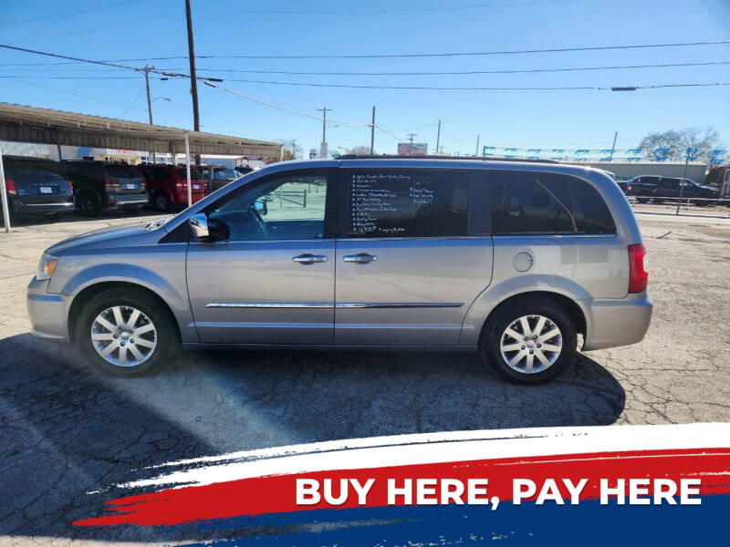 2016 Chrysler Town and Country for sale at Meadows Motor Company in Cleburne TX