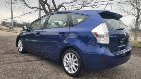 2014 Toyota Prius v Five