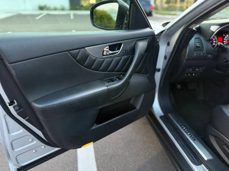 2011 Infiniti FX35