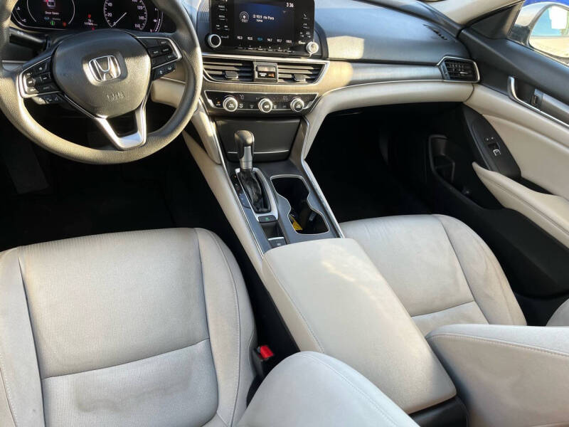 2019 Honda Accord LX photo 11