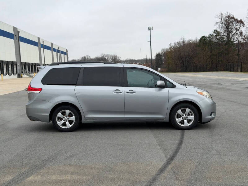 2011 Toyota Sienna LE 8-Passenger