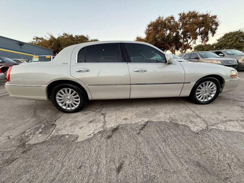 2004 Lincoln Town Car Ultimate