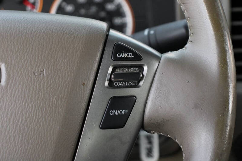 2013 Nissan Titan SV