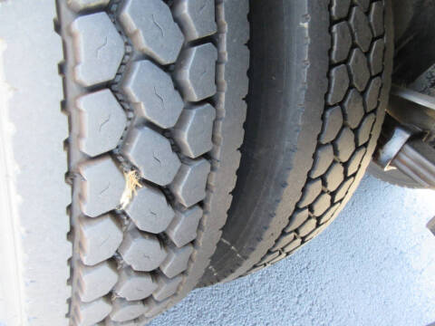 2013 Freightliner M2 106