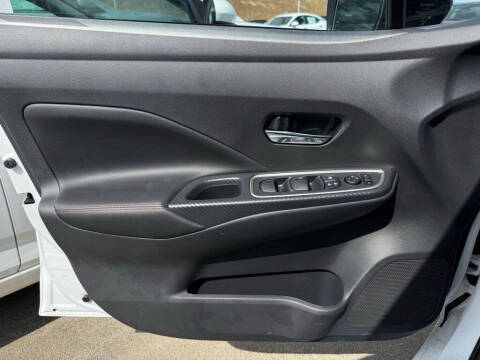 2025 Nissan Versa SR