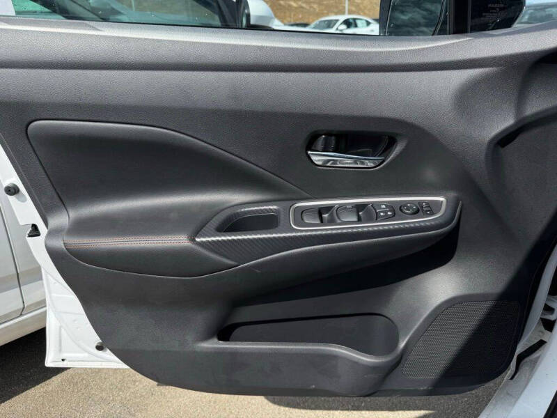 2025 Nissan Versa SR