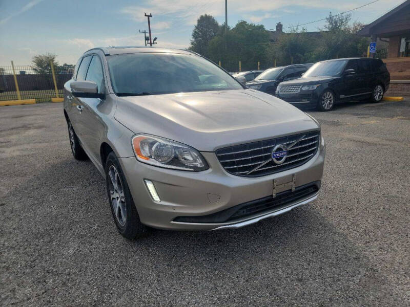 2015 Volvo XC60 T6 Platinum's photo