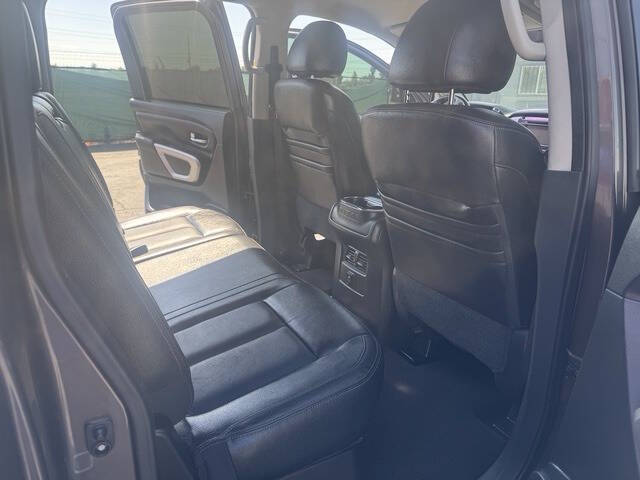 2017 Nissan Titan SV