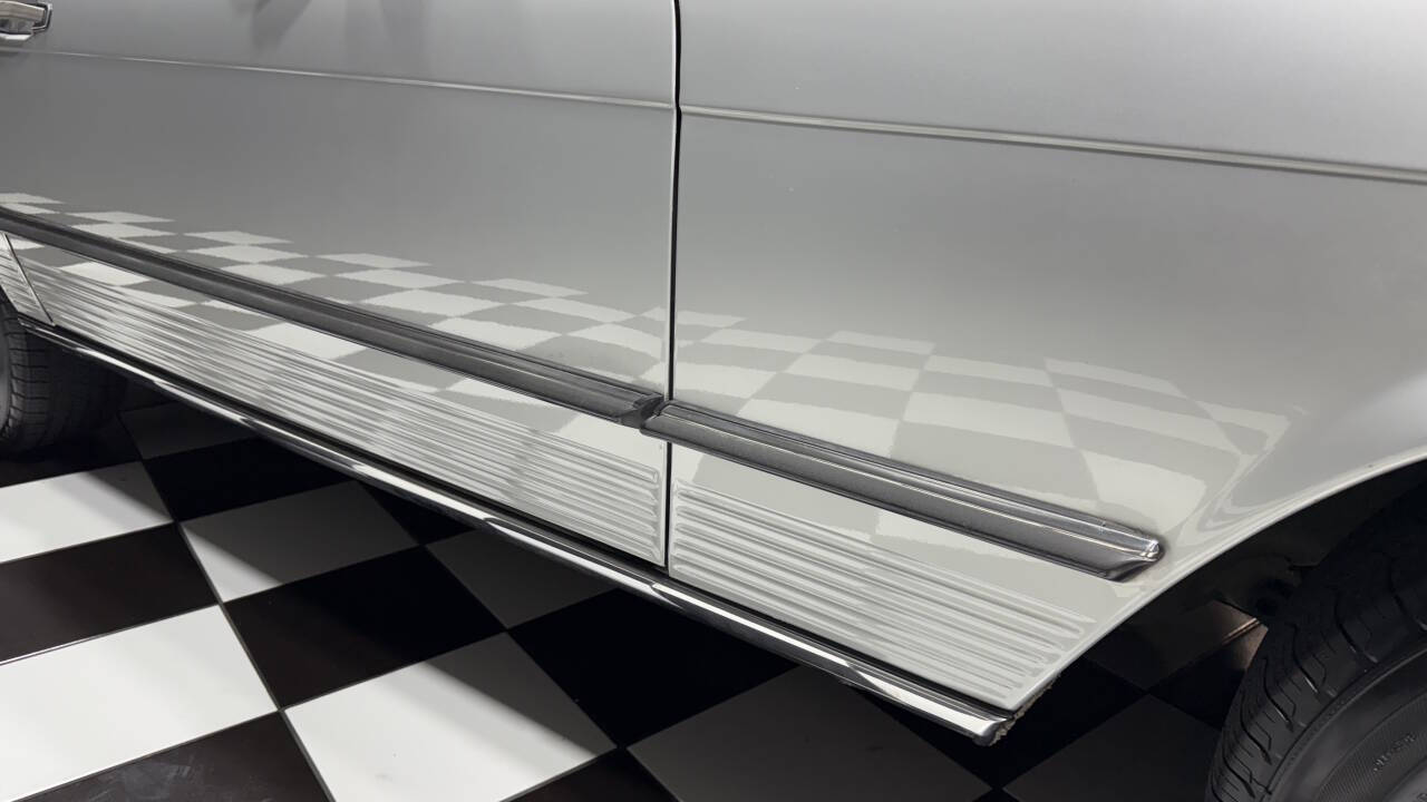 1988 Mercedes-Benz 560-Class 30