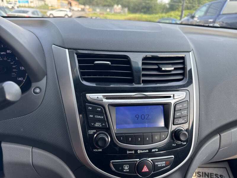 2012 Hyundai Accent SE