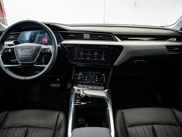 2022 Audi e-tron quattro Premium