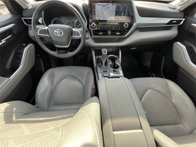 2022 Toyota Highlander Platinum
