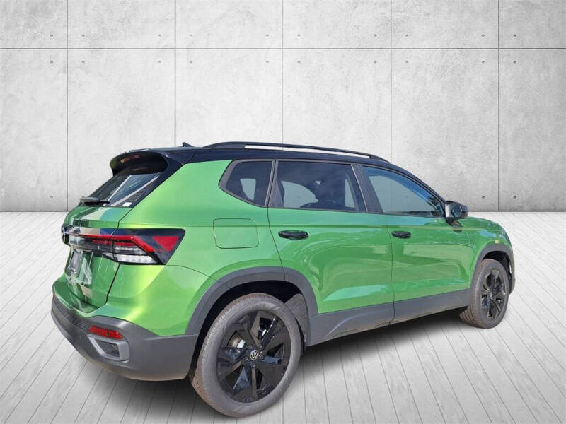 2026 Volkswagen Taos SE Black