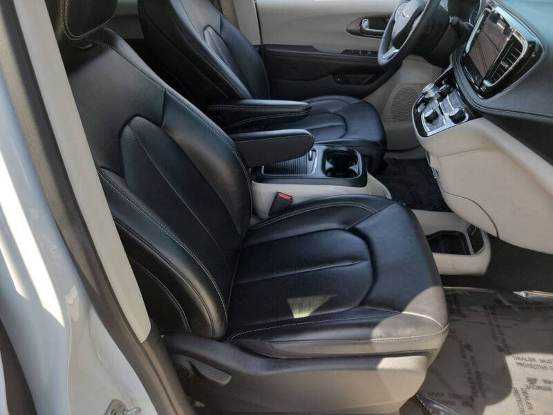 2024 Chrysler Pacifica Plug-In Hybrid Select