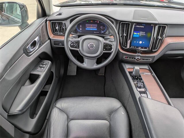 2024 Volvo XC60 B5 Plus Dark Theme