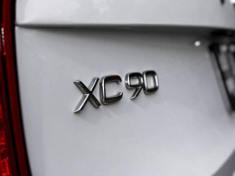 2021 Volvo XC90 T6 Momentum 7-Passenger