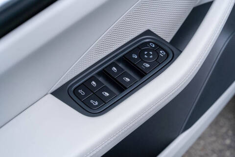 2025 Porsche Macan 4S Electric