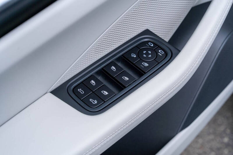 2025 Porsche Macan 4S Electric