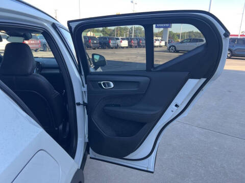 2026 Volvo XC40 B5 Plus