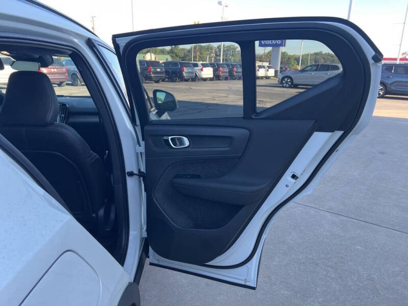 2026 Volvo XC40 B5 Plus