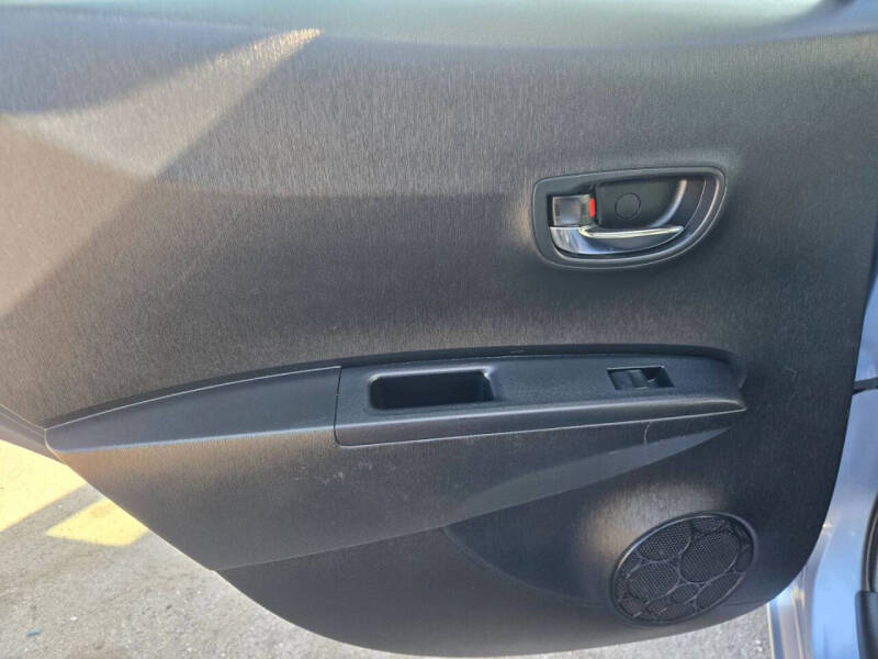 2012 Toyota Yaris 5-Door SE