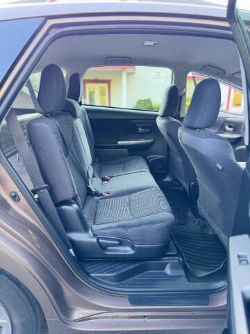 2015 Toyota Prius v Four