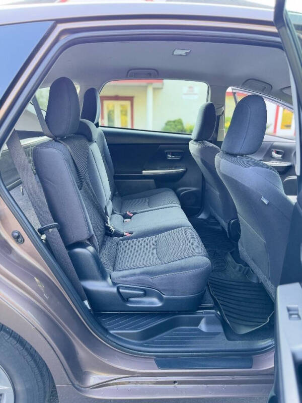 2015 Toyota Prius v Four