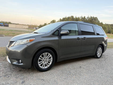 2013 Toyota Sienna XLE 8-Passenger