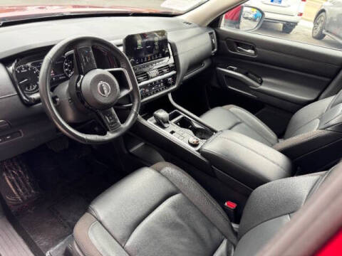 2023 Nissan Pathfinder SL