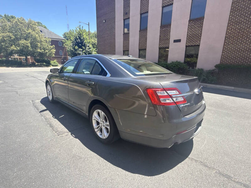 2015 Ford Taurus SEL