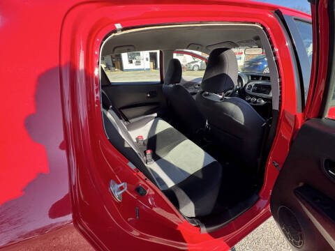 2014 Toyota Yaris 5-Door LE